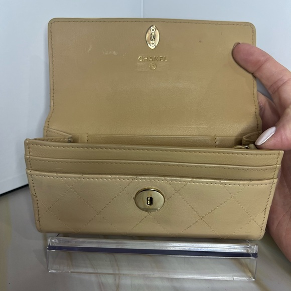 COPY - Authentic RARE Chanel turn lock cream wallet - Picture 4 of 8